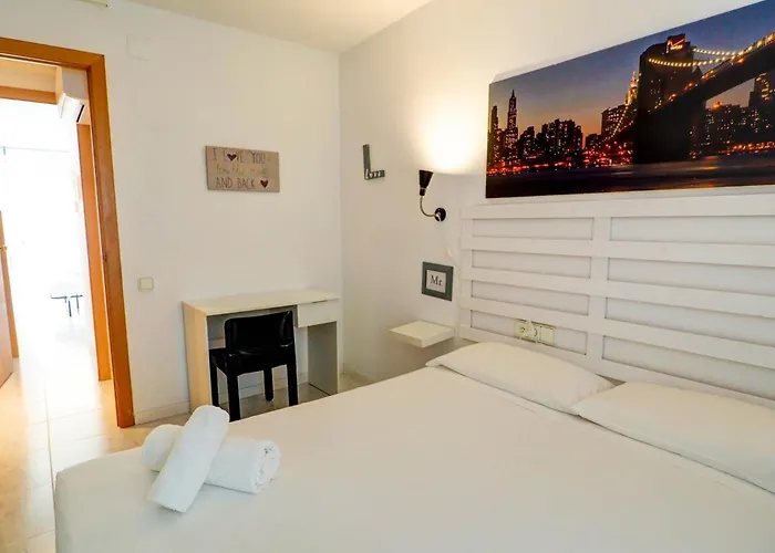 Lucy By Hello Homes 아파트 시체스